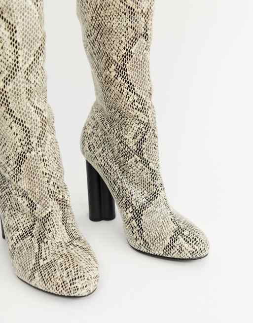 Botas elásticas por encima de la rodilla con diseño de serpiente Kalise de ASOS DESIGN, 4 de 4