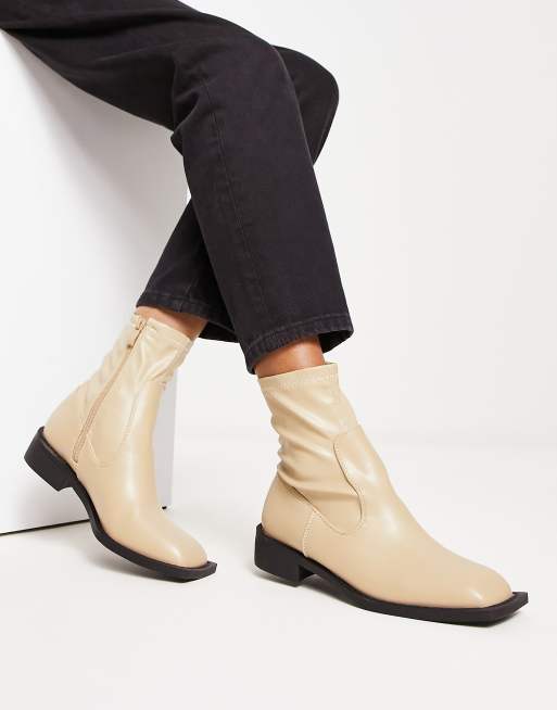 Botas estilo calcetín color leche con puntera cuadrada Annelien exclusivas en ASOS de Raid | ASOS