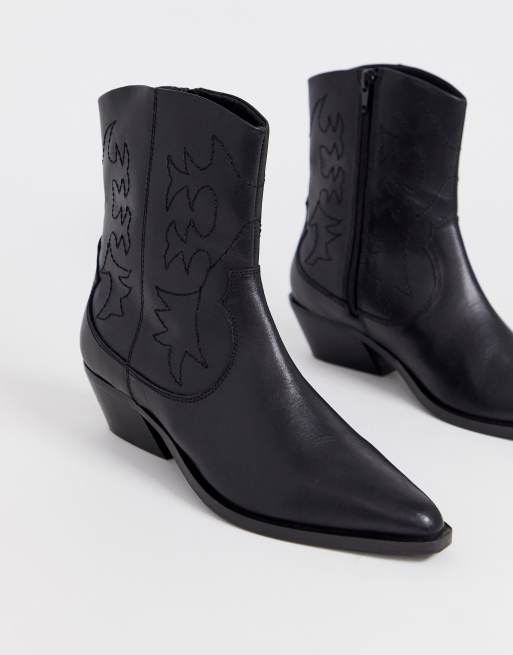 Botas cowboy de corte ancho en cuero negro Autumnal de ASOS DESIGN | ASOS