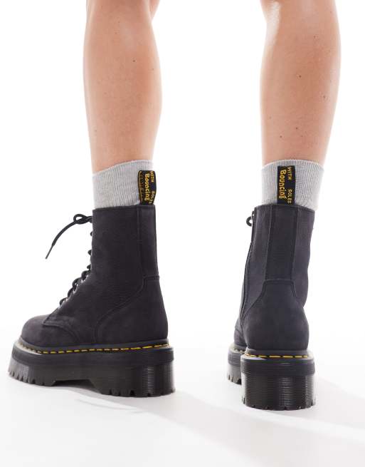 Botas gris carbon con 8 pares de ojales de nobuk Jadon III de Dr. Martens