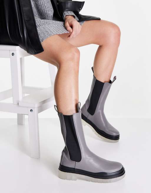 Botas grises con suela traslúcida Wynter de Public Desire