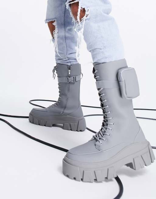 Botas grises de media caña con cordones, suela gruesa y detalle de bolsillo de cuero sintético de ASOS DESIGN