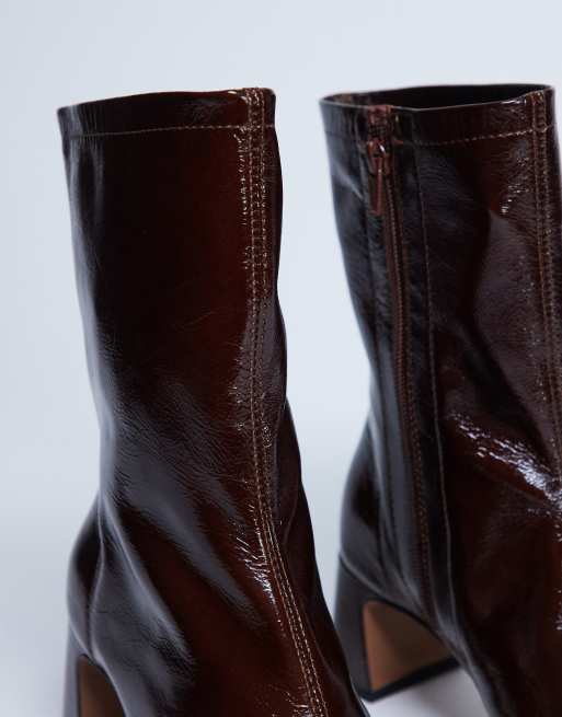 Botas marrón chocolate con tacón acampanado y puntera cuadrada de cuero premium Sara de Topshop , 2 de 4