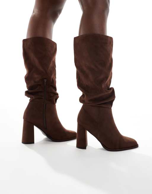 Botas marrón chocolate con tacón grueso y caña flexible Maggie de London Rebel Wide Fit
