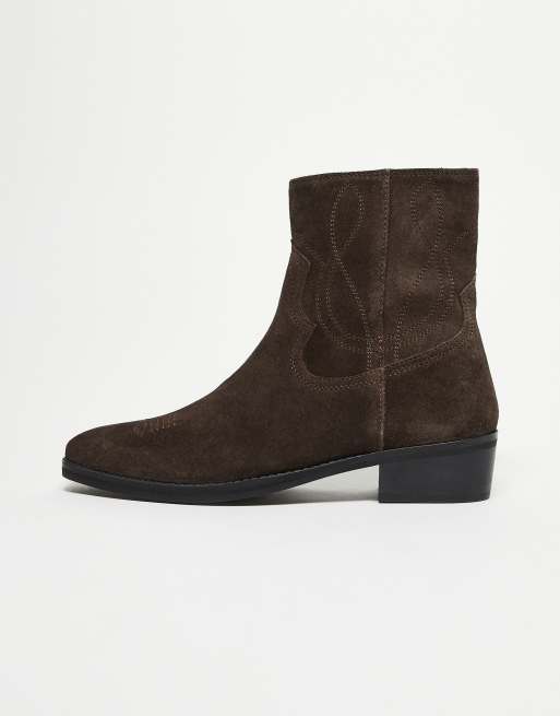 Botas marrones con costuras de estilo wéstern y tacones cubanos de ante de ASOS DESIGN, 3 de 3