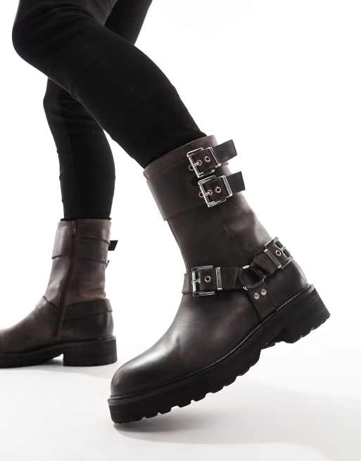 Botas marrones con detalle de hebillas de cuero de ASOS DESIGN ASOS