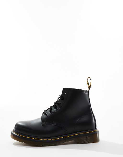 Botas negras con 6 pares de ojales con acabado suave 101 de Dr. Martens