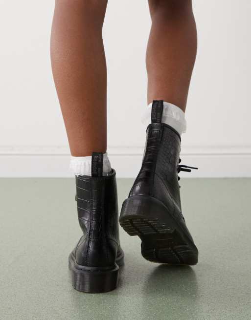 Botas negras con 8 ojales efecto cocodrilo 1460 de Dr Martens, 2 de 4