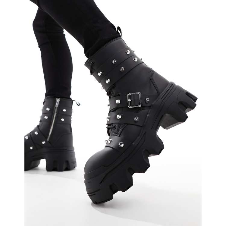Botas negras con cordones suela gruesa y correas con tachuelas de cuero sint tico de ASOS DESIGN