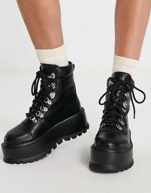 Botas negras con cordones y plataforma plana de Koi