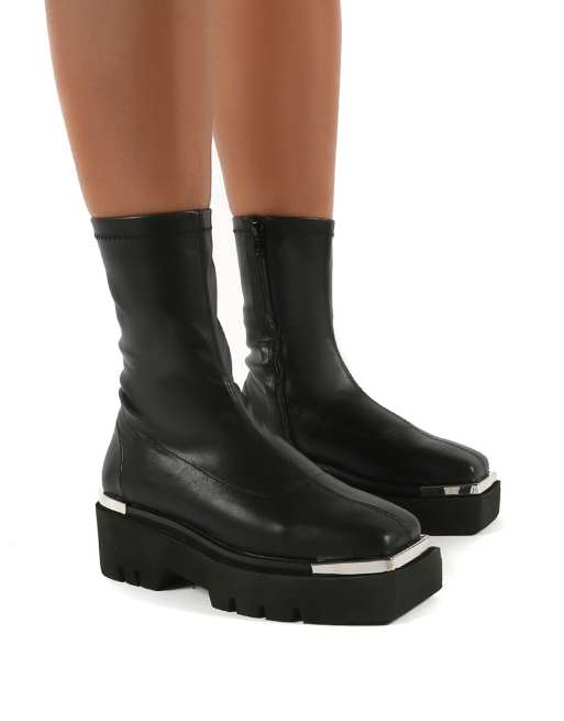 Botas negras con detalle metálico Woke de Public Desire
