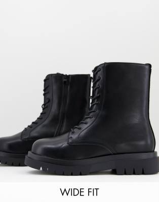Botas negras con diseño minimalista, cordones y suela gruesa de cuero sintético de Truffle Collection Wide Fit