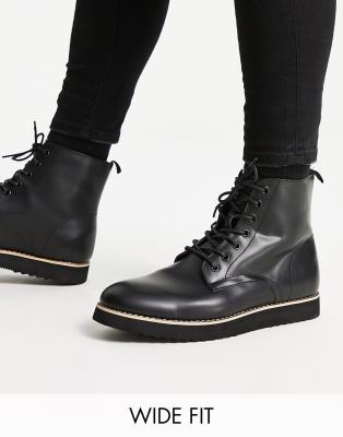 Botas negras con diseño minimalista, cordones y suela gruesa de cuero sintético de Truffle Collection Wide Fit