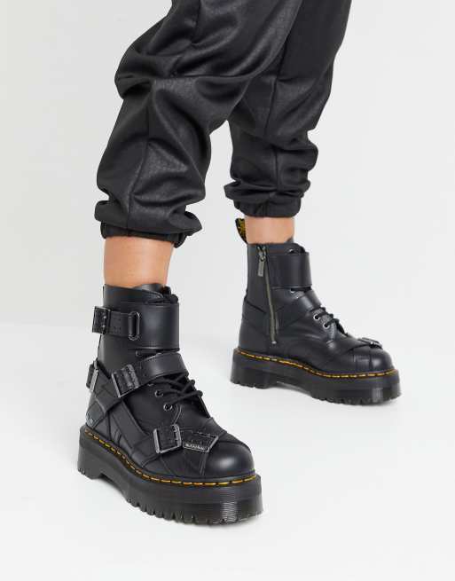 Botas negras con hebillas y plataforma gruesa de Dr Martens ASOS