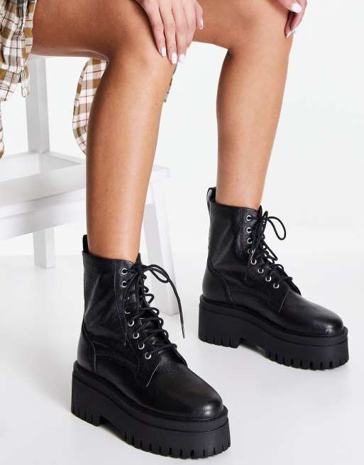 Botas negras con plataforma plana y de cuero Cedar de ASRA ASOS