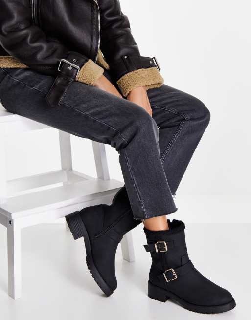 Botas negras de estilo montañero sin cierres con forro de borreguito Amber de ASOS DESIGN, 2 de 4