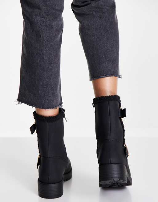 Botas negras de estilo montañero sin cierres con forro de borreguito Amber de ASOS DESIGN, 3 de 4