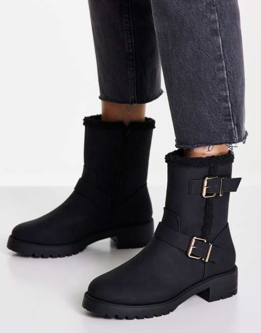 Botas negras de estilo montañero sin cierres con forro de borreguito Amber de ASOS DESIGN, 4 de 4