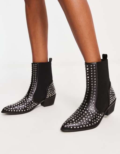 Botas negras estilo wéstern de tachuelas Urban Revivo | ASOS