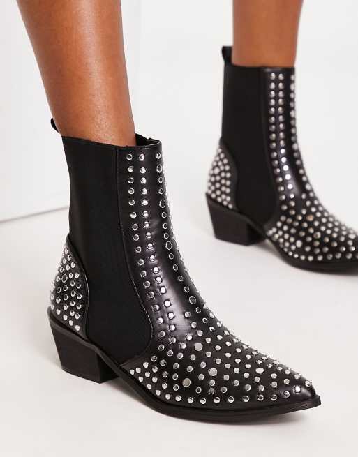 Botas negras estilo wéstern de tachuelas Urban Revivo | ASOS