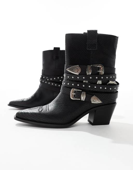Botas negras de estilo wéstern de cuero efecto piel de cocodrilo con hebilla y tachuelas Emberlynx de ALDO, 4 de 4