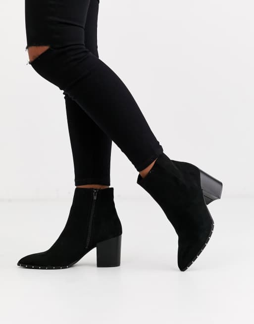 Botas negras de tacón color arena con tachuelas de New Look | ASOS