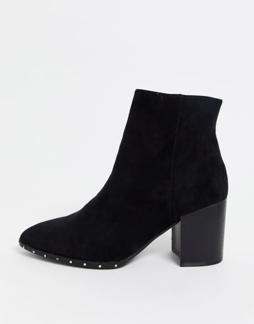 Botas negras de tacón color arena con tachuelas de New Look | ASOS