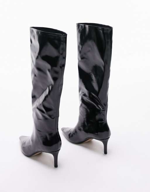 Botas negras de tacón sin cierres con puntera fina de charol Rora de Topshop, 4 de 4