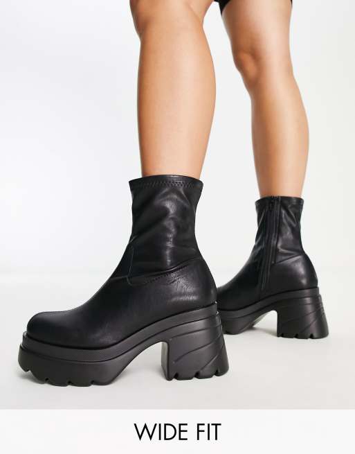 Botas negras estilo calcetín con tacón y suela gruesa de Truffle Collection Wide Fit