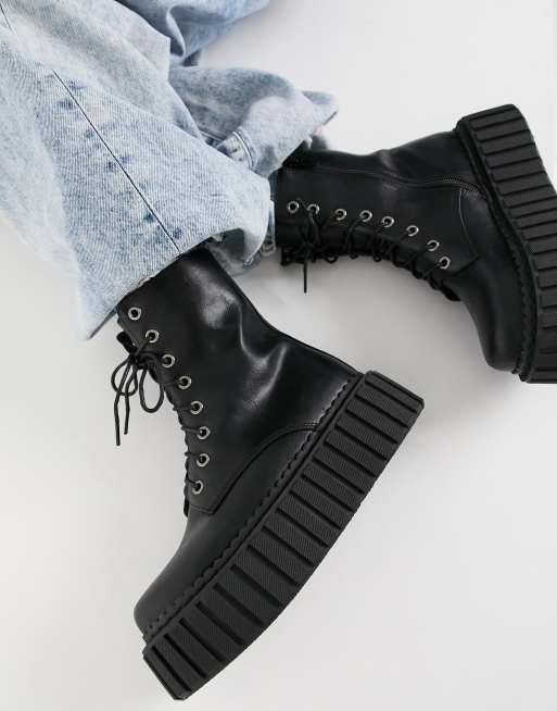 Botas negras gruesas estilo creeper de Lamoda