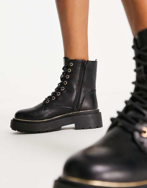 Botas negras planas con cordones y suela gruesa de New Look