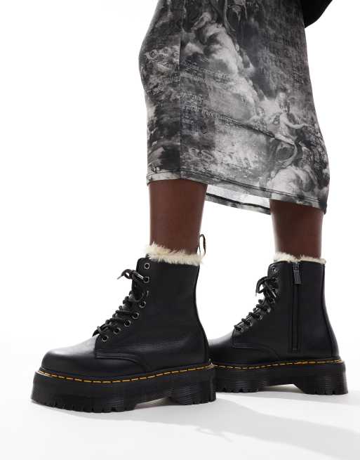 Botas negro Pisa con 8 pares de ojales y forro de piel Jadon de Dr. Martens ASOS