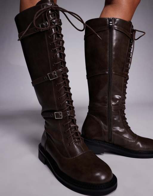 Botas por encima de la rodilla marrones con cordones Arun de Public Desire, 3 de 4