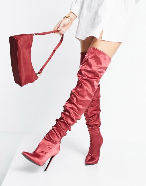 Botas por encima de la rodilla rojas con diseño fruncido de satén Kammi de ASOS DESIGN