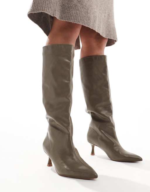 Botas por la rodilla caquis de tacón bajo sin cierres Crimson de ASOS DESIGN Wide Fit