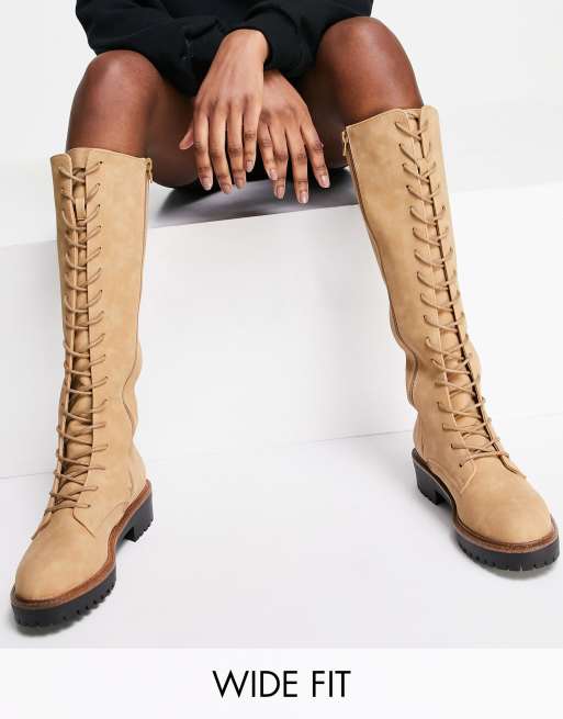 Botas por la rodilla color arena con cordones y suela gruesa Courtney de ASOS DESIGN Wide Fit