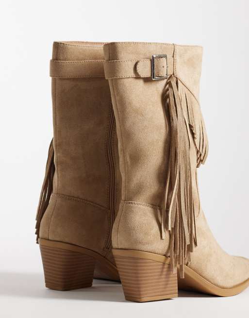 Botas por la rodilla color arena estilo wéstern con hebilla, flecos y acabado microtexturizado de SEQWL, 2 de 4