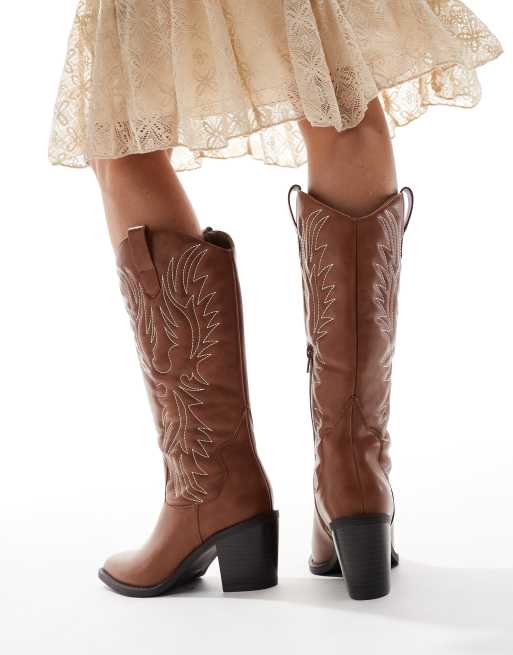 Botas por la rodilla color tostado de estilo wéstern con tacón de Glamorous, 2 de 4