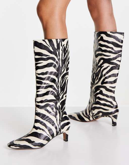 Botas por la rodilla de tacón medio con estampado de cebra sin cierres Candid de ASOS DESIGN, 4 de 4