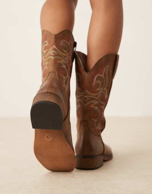 Botas por la rodilla marrones de estilo wéstern de Glamorous Wide Fit, 3 de 4