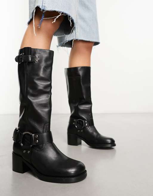Botas por la rodilla negras con arnés tipo biker de cuero New Camperos de Bronx
