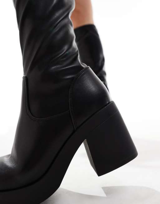 Botas por la rodilla negras de estilo calcetín con tacón alto grueso de SEQWL, 2 de 4
