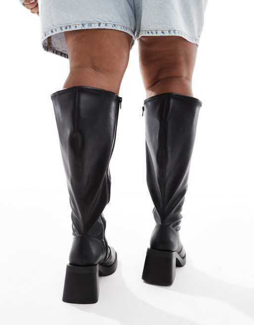 Botas por la rodilla negras de tacón Charlotte de ASOS DESIGN Curve, 2 de 4