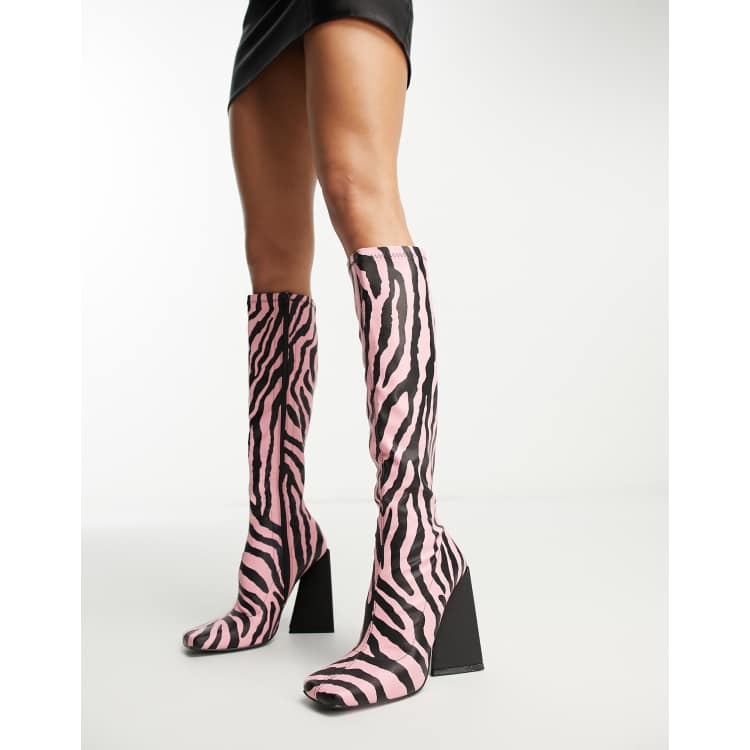 Botas por la rodilla rosas de tacón con estampado de cebra Peggy