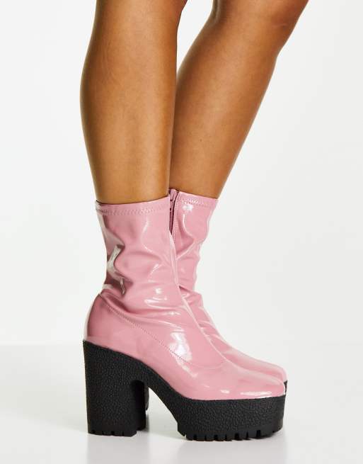 Botas rosas de estilo calcetín con tacón alto de charol Elena de ASOS DESIGN, 3 de 4