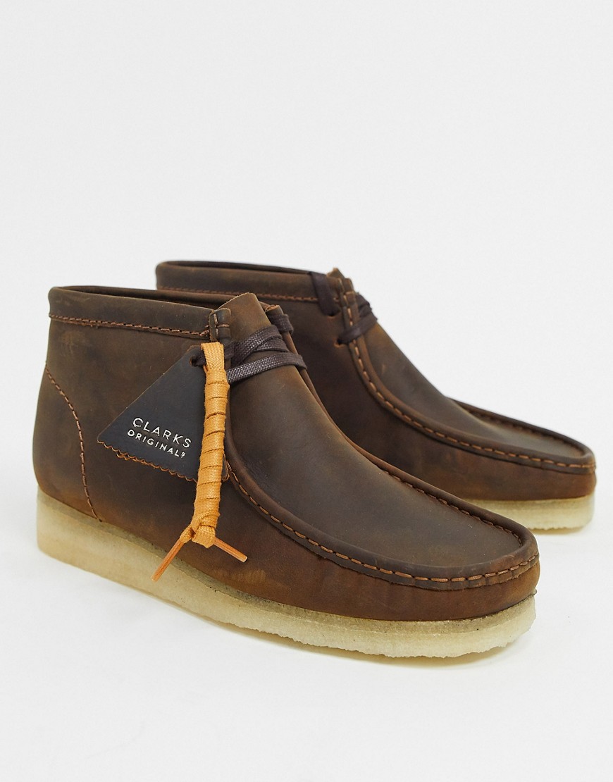 botas wallabee de cuero encerado de clarks originals-marrón
