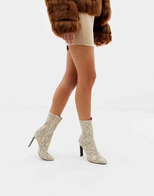 Ботильоны с эффектом змеиной кожи и острым носком Simmi London