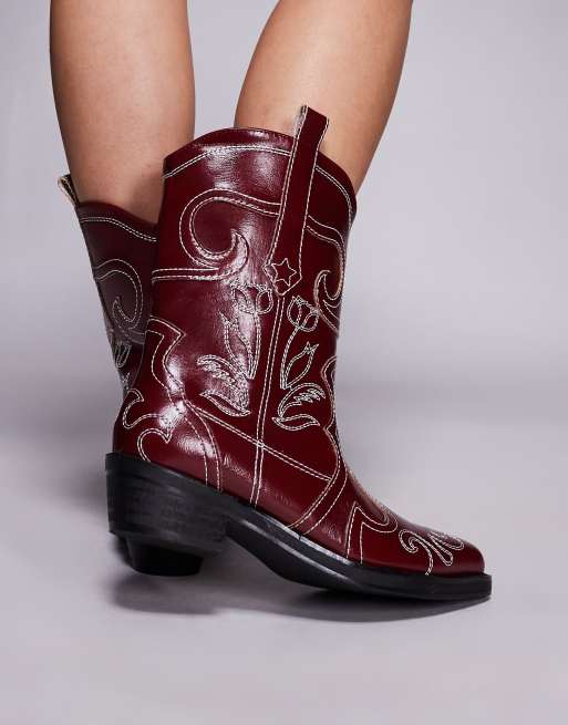 Botines burdeos de estilo wéstern Ula de Public Desire Wide Fit, 2 de 4