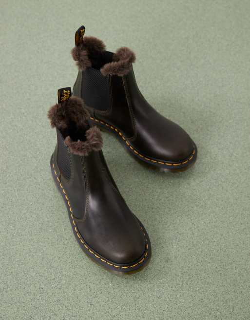 Botines Chelsea marrón oscuro con forro de piel sintética 2976 Leonore de Dr Martens, 4 de 4