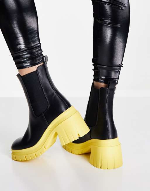 Botines Chelsea negros y amarillos con tacón medio Rio de ASOS DESIGN, 2 de 4
